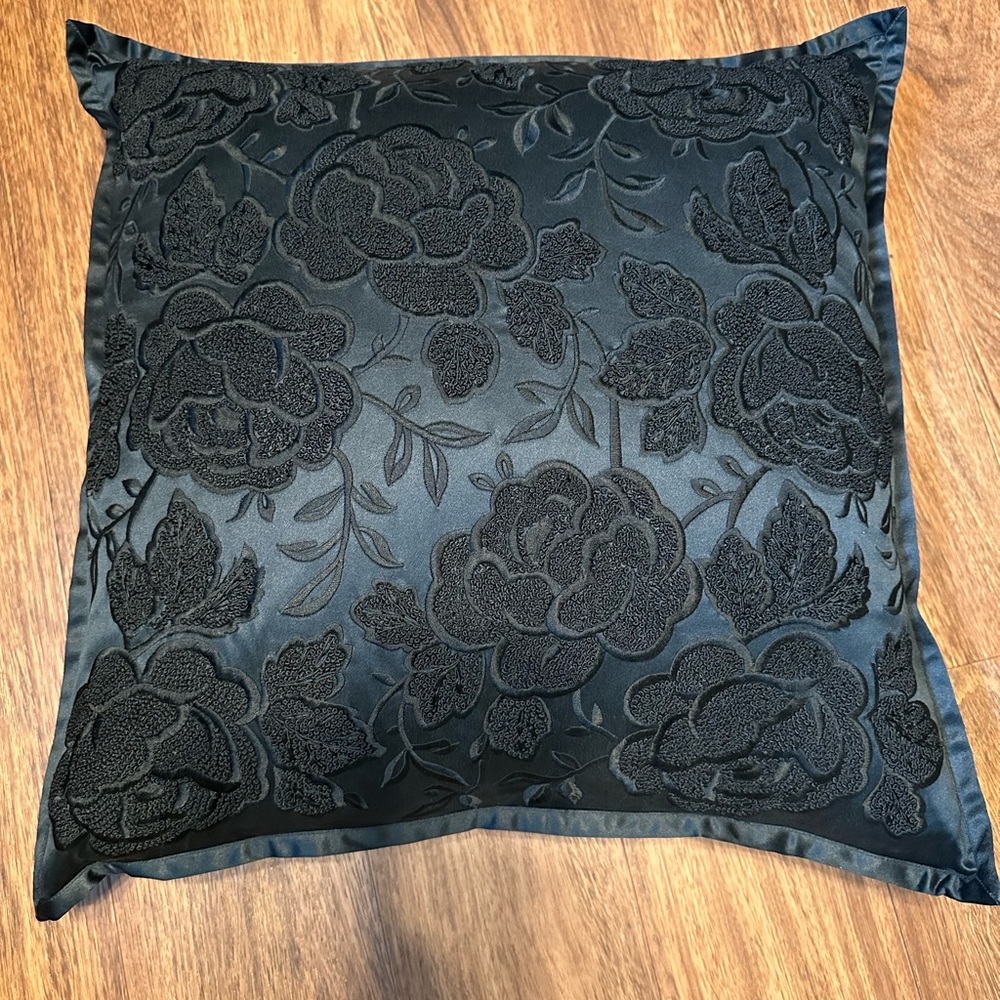 Ralph Lauren Black/Dark Blue 100% silk Throw Pillow Sz 20x20